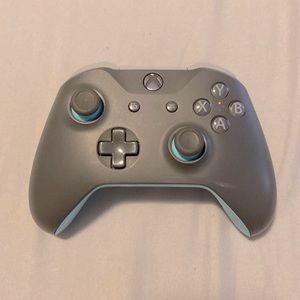 Xbox one remote, no real issues, minor joystick drift.